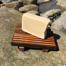 Load image into Gallery viewer, Porte-savon en bambou bio vernis style tablette
